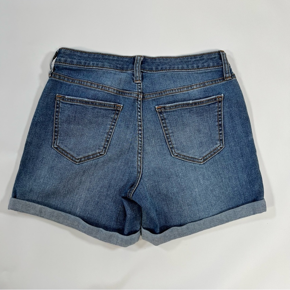 ♠️Universal Threads Women’s Boyfriend Shorts Size 4 | Mid-Rise Medium Wash - Picture 3 of 3
